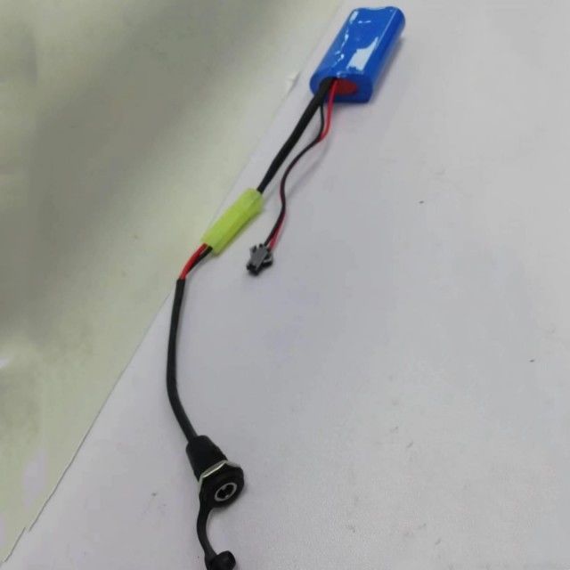 Pacote de bateria de iões de lítio 18650 personalizado 2 células em série com conector de barril DC5521 Feminino