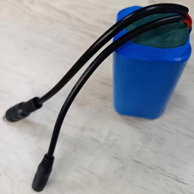 Bateria de 7,4 V Capacidade máxima para 4 células 18650 Bateria com tomada de CC